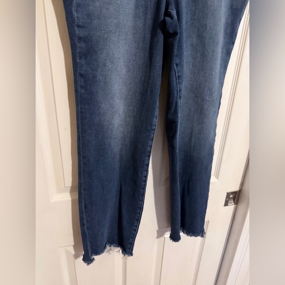 Good American Good Classic Slim-Type High Rise Women's Jeans - Picture 3 of 9